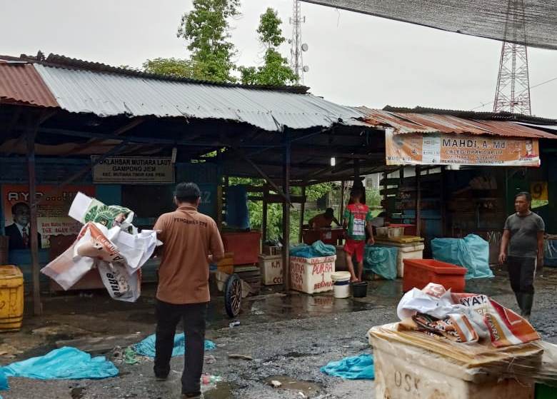 Panwaslih Pidie Tertibkan Ribuan APK di Hari Pertama Masa Tenang