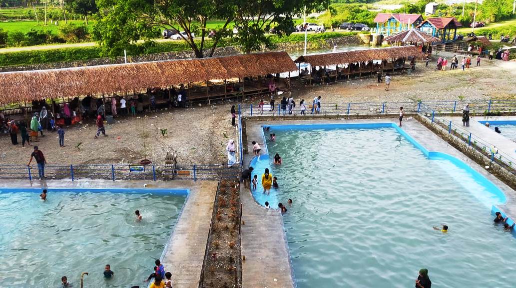 Wisata Air di Water Park Keumala yang Hijau