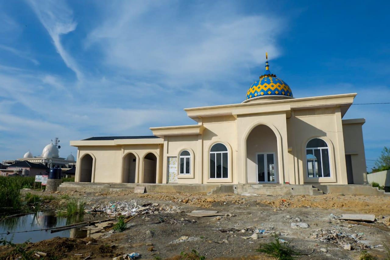 Meunasah Rp 1,8 M di Tengah Rumput Lembang Setinggi Tiga Meter